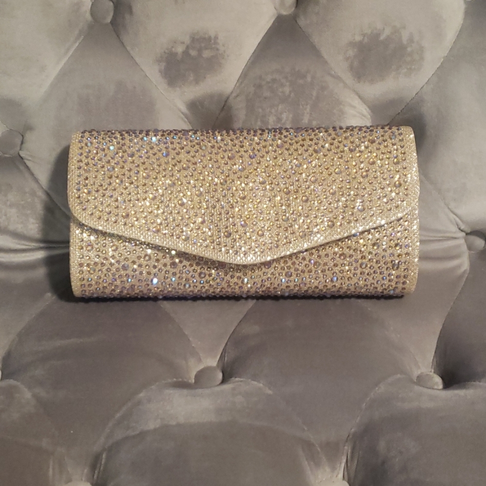 Dazzled clutch